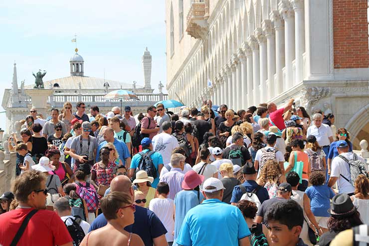 Fuja de locais feitos para turistas