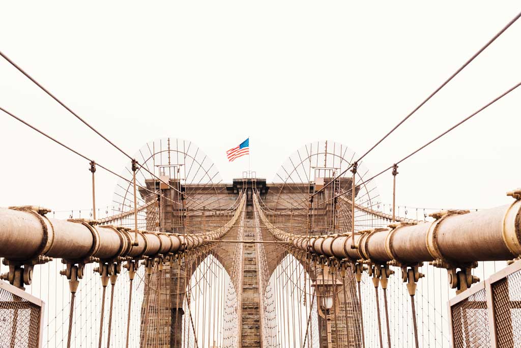 Bandeira americana na Brooklyn Bridge