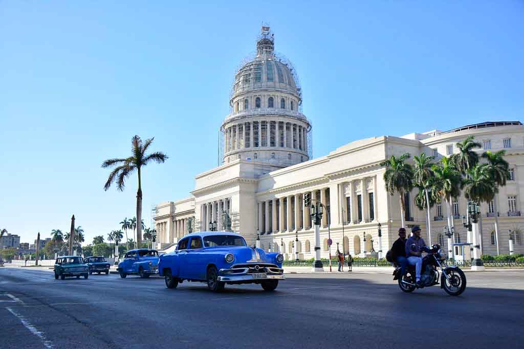 Turimso em Cuba Capitólio