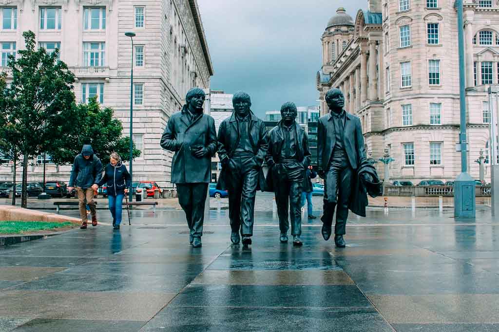 Cidade de Liverpool estatua dos Beatles