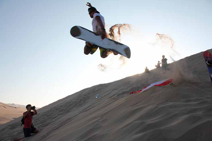 Passeio de Sandboard em Huacachina