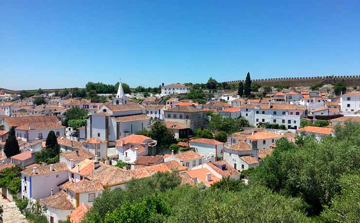 Como é o clima em Óbidos, Portugal?