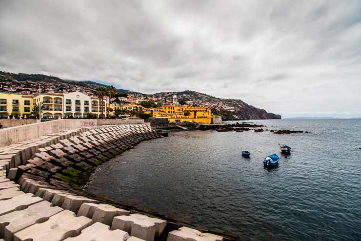 O que quer dizer Funchal?