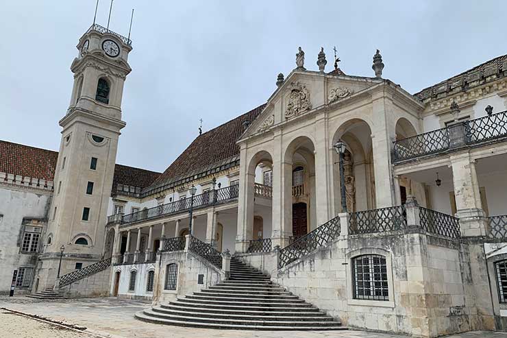 Como fazer faculdade de graça em Portugal?