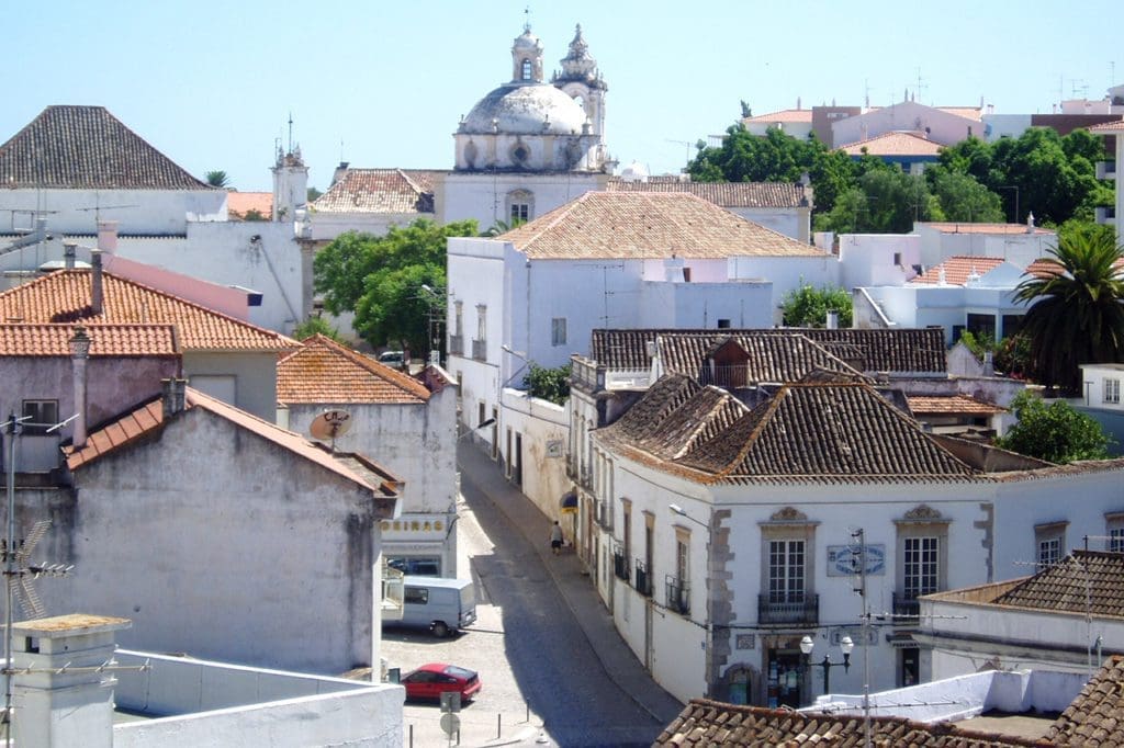 Quantos habitantes tem Tavira Portugal?