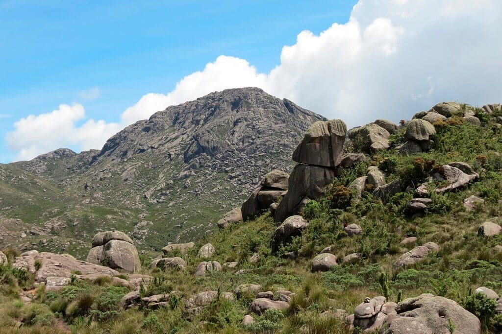 Qual é a importância do Parque Nacional de Itatiaia?