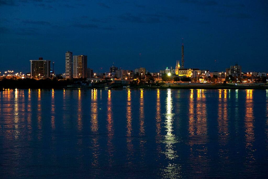 Qual é a maior cidade, Juazeiro ou Petrolina?