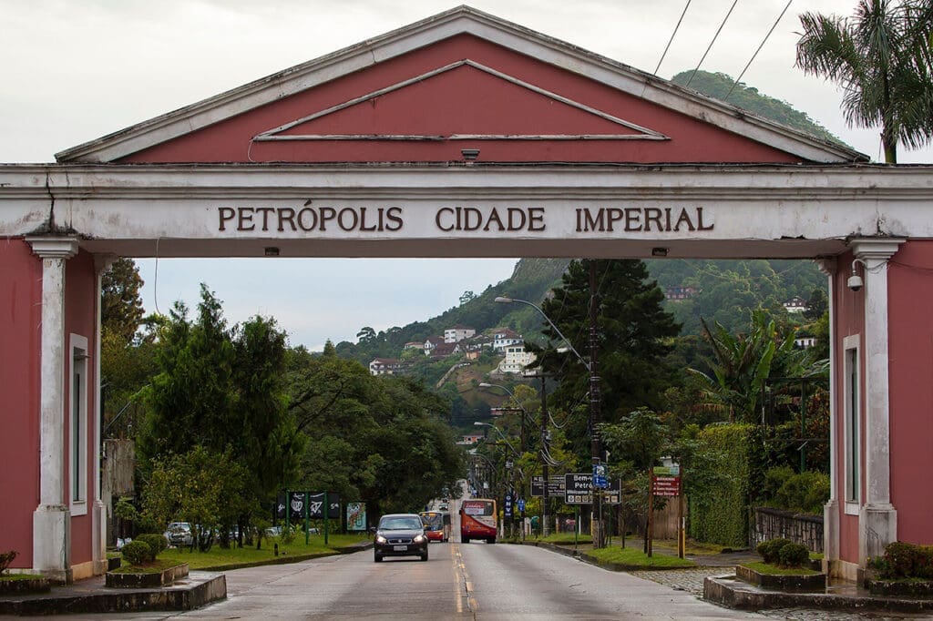 Onde fica Petrópolis?