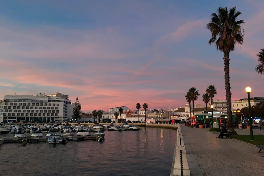 Como é a vida em Faro?